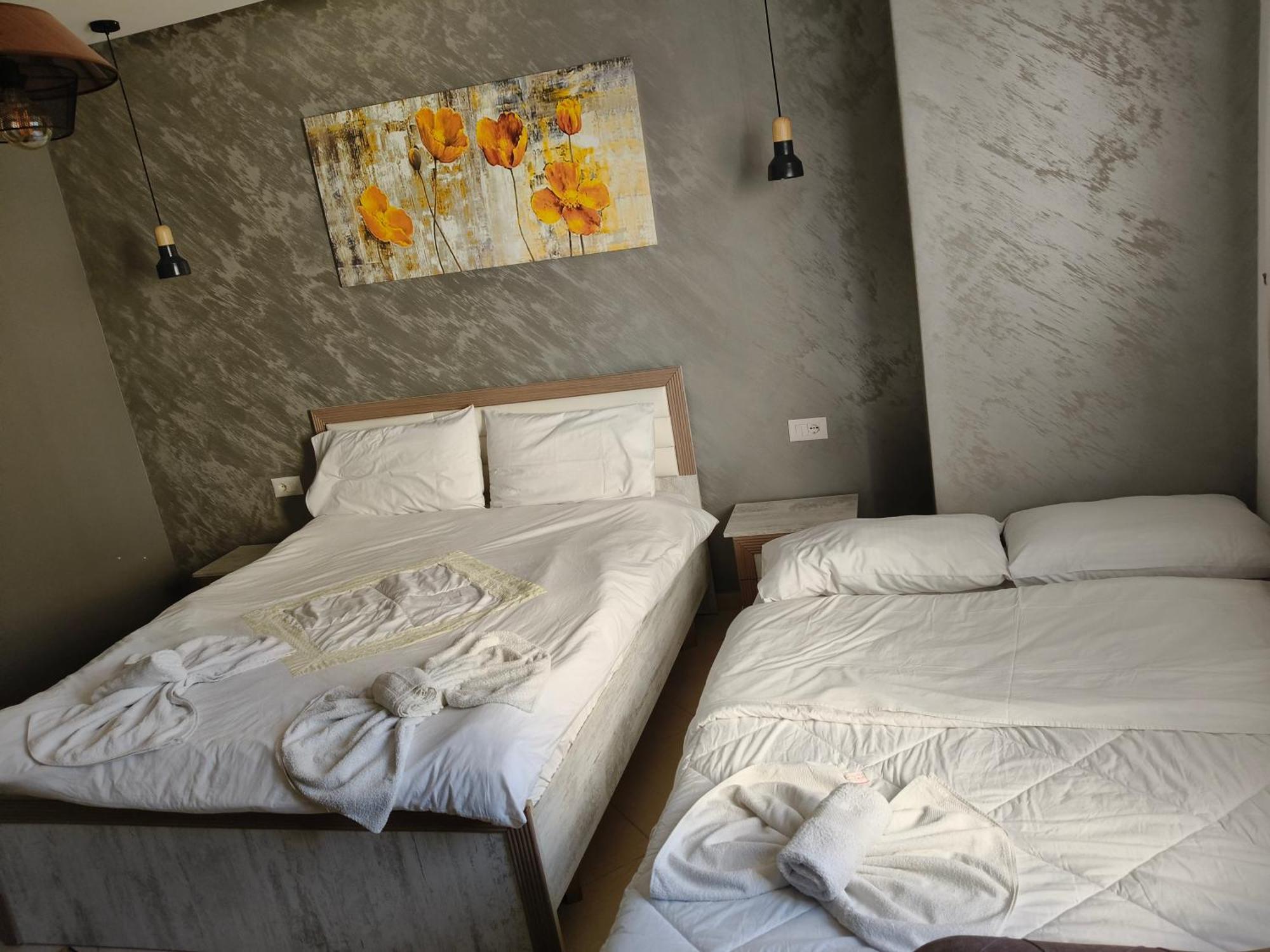 Ajilin Hotel Rooms Korce Quarto foto
