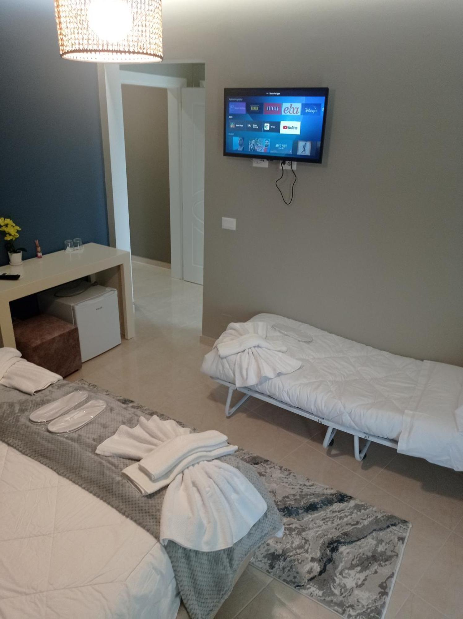 Ajilin Hotel Rooms Korce Quarto foto