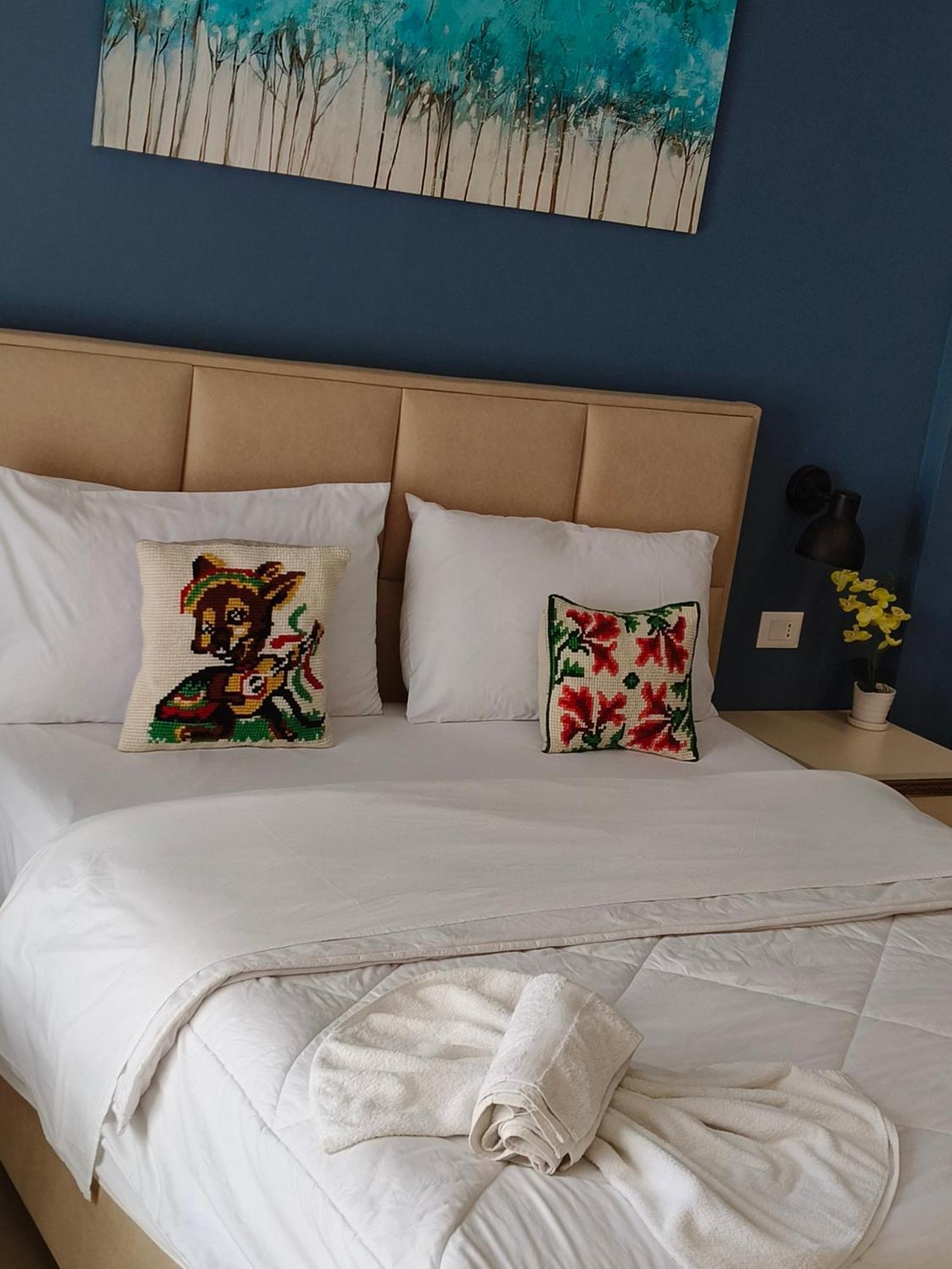 Ajilin Hotel Rooms Korce Quarto foto