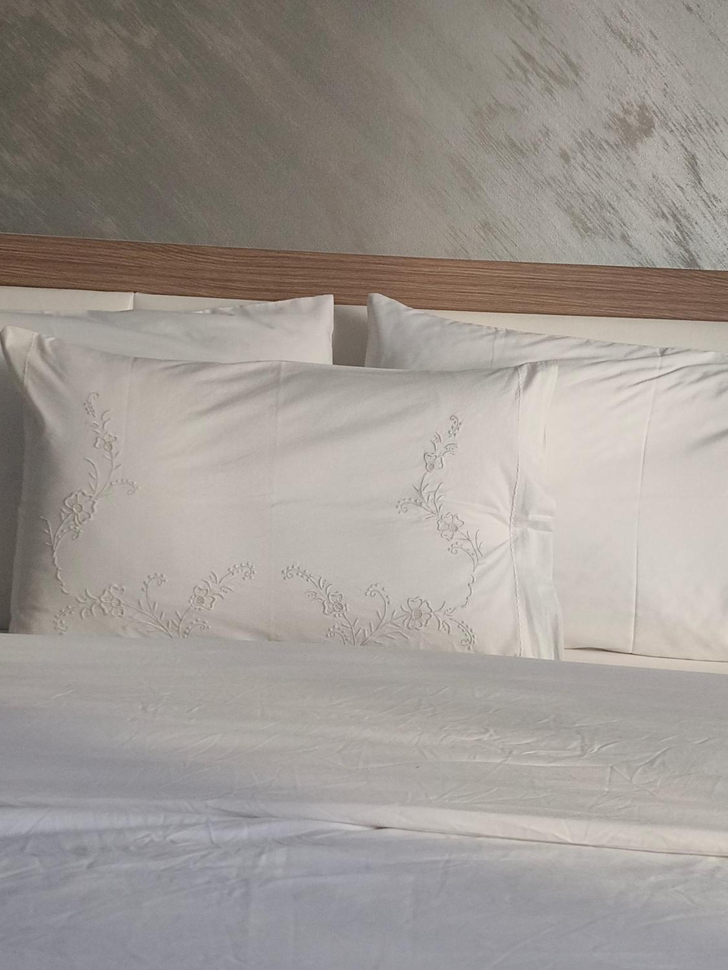 Ajilin Hotel Rooms Korce Quarto foto
