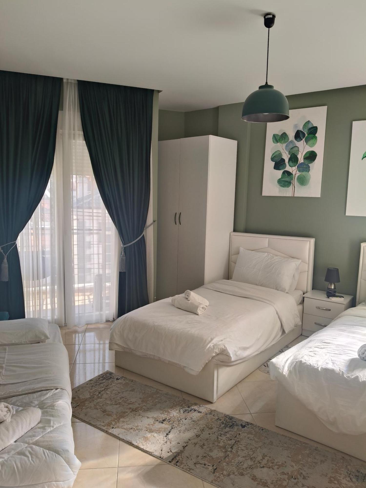 Ajilin Hotel Rooms Korce Quarto foto